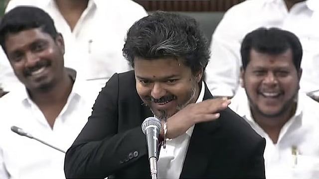 “முதல்வர் விஜயின் கைசைகையில் தவறு இல்லை” – பேரவை சம்பவம் குறித்து சபாநாயகர் ஜே.சி.டி. பிரபாகர் விளக்கம்