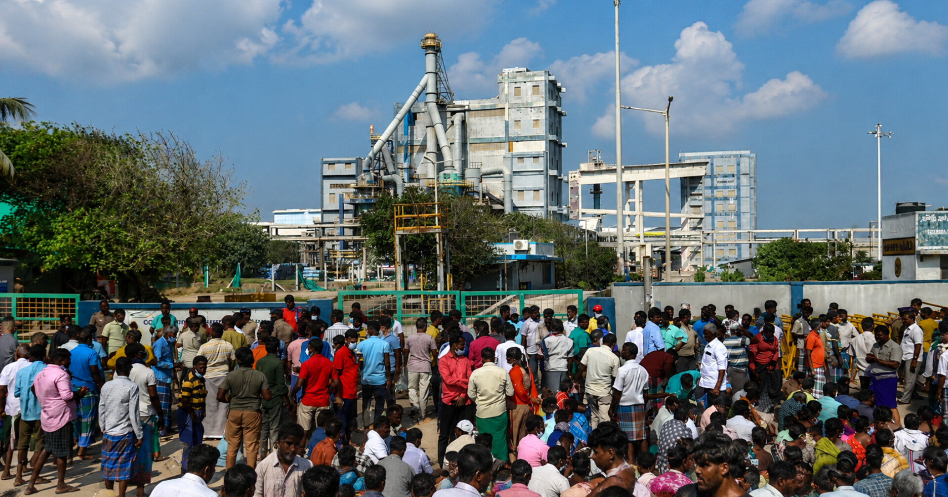 அமோனியா வாயு கசிவு விபத்து: 18 உயிரிழப்புக்கு பின் தொழிற்சாலை முழுவதற்கும் சீல் வைத்த அதிகாரிகள்