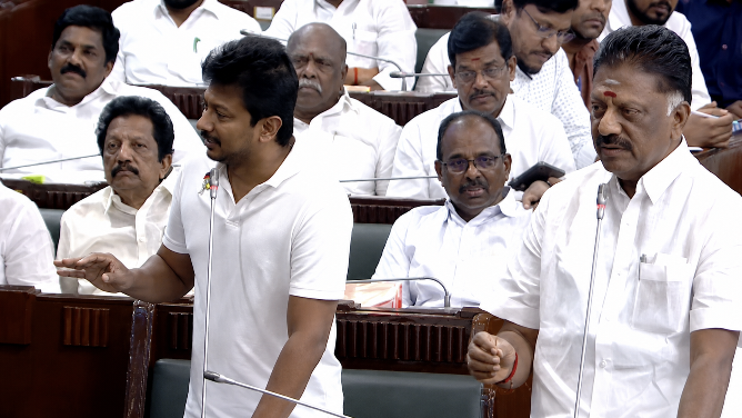 “நான்கு முறை அமர வைக்கப்பட்டார்…” உதயநிதி விவகாரத்தில் பேரவையில் ஓபிஎஸ் எழுப்பிய கேள்வி